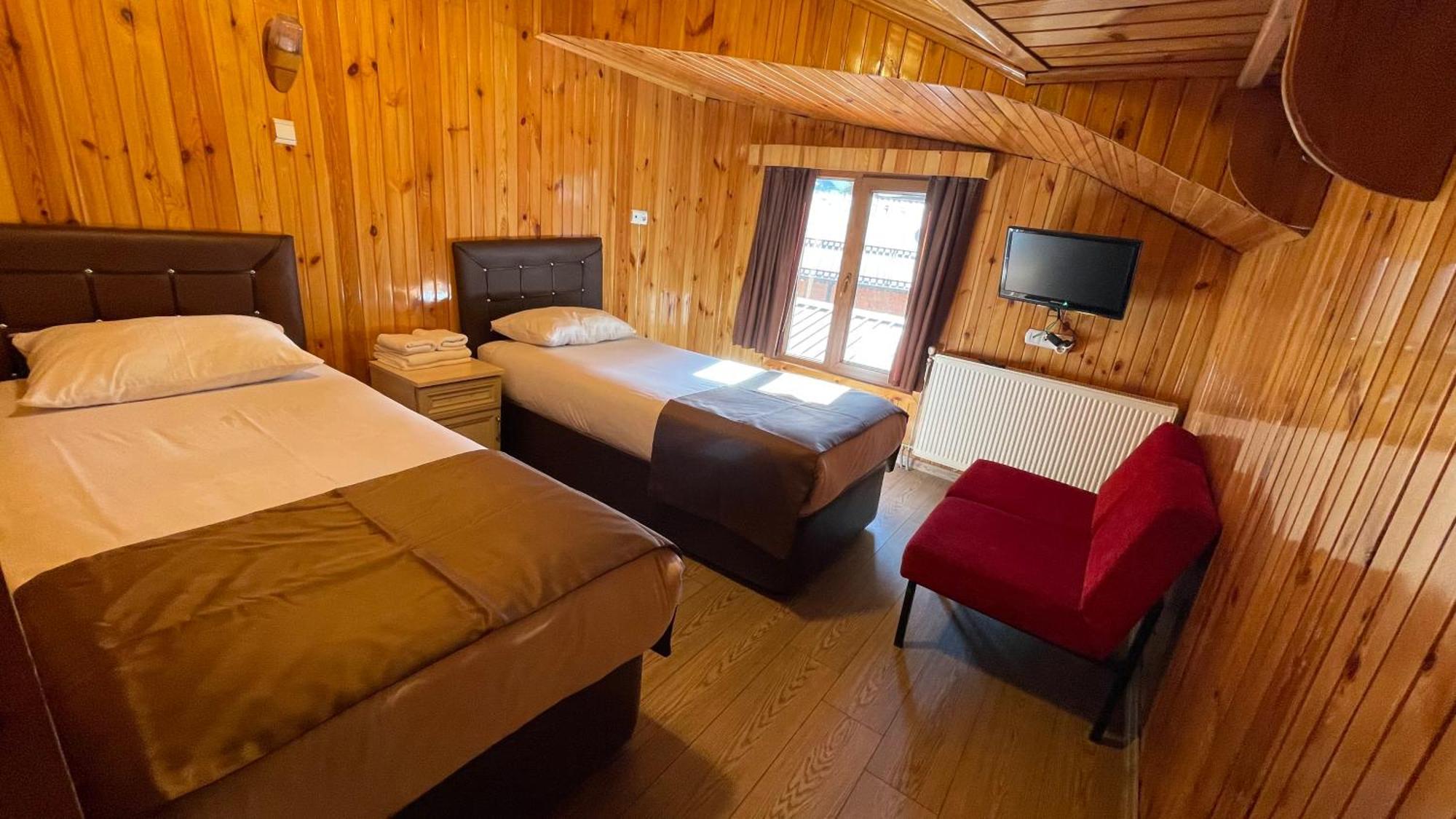 Ozkan Otel Hồ Uzungöl Ngoại thất bức ảnh